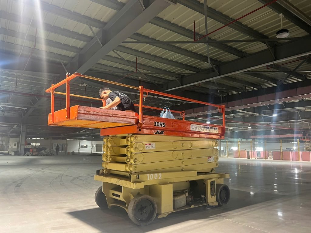 Cho thuê xe nâng người JLG phòng cháy