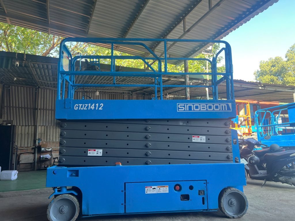 Thuê xe nâng cắt kéo phục vụ phòng cháy
