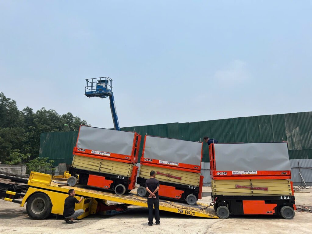 Thuê xe nâng người 14m JLG có phải chịu thuế không?