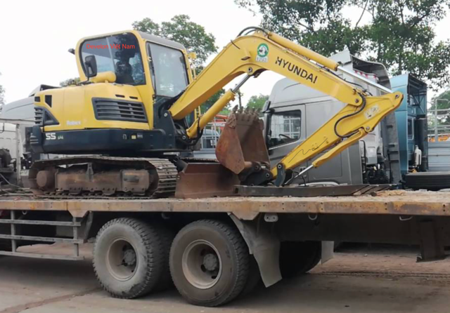 Máy xúc Hyundai bánh lốp 55